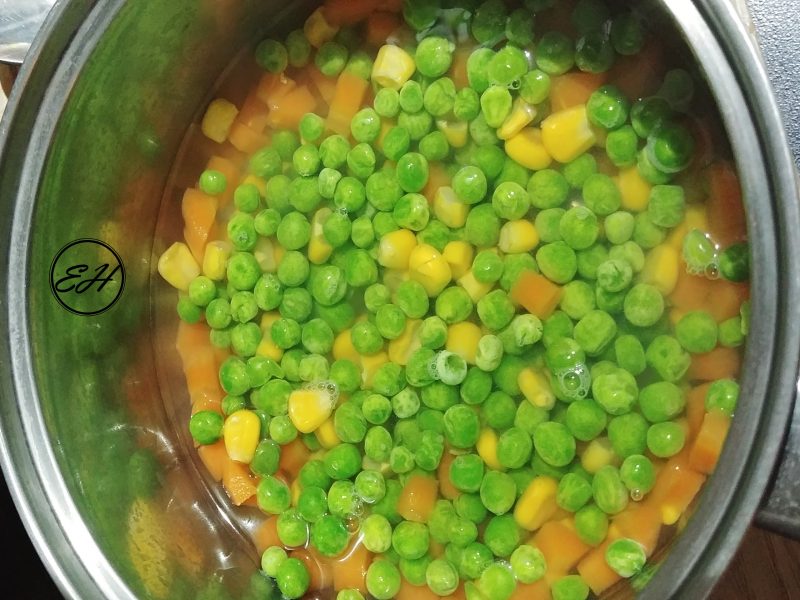 Fried rice with eggs, peas and sweet corn - Extravagance House